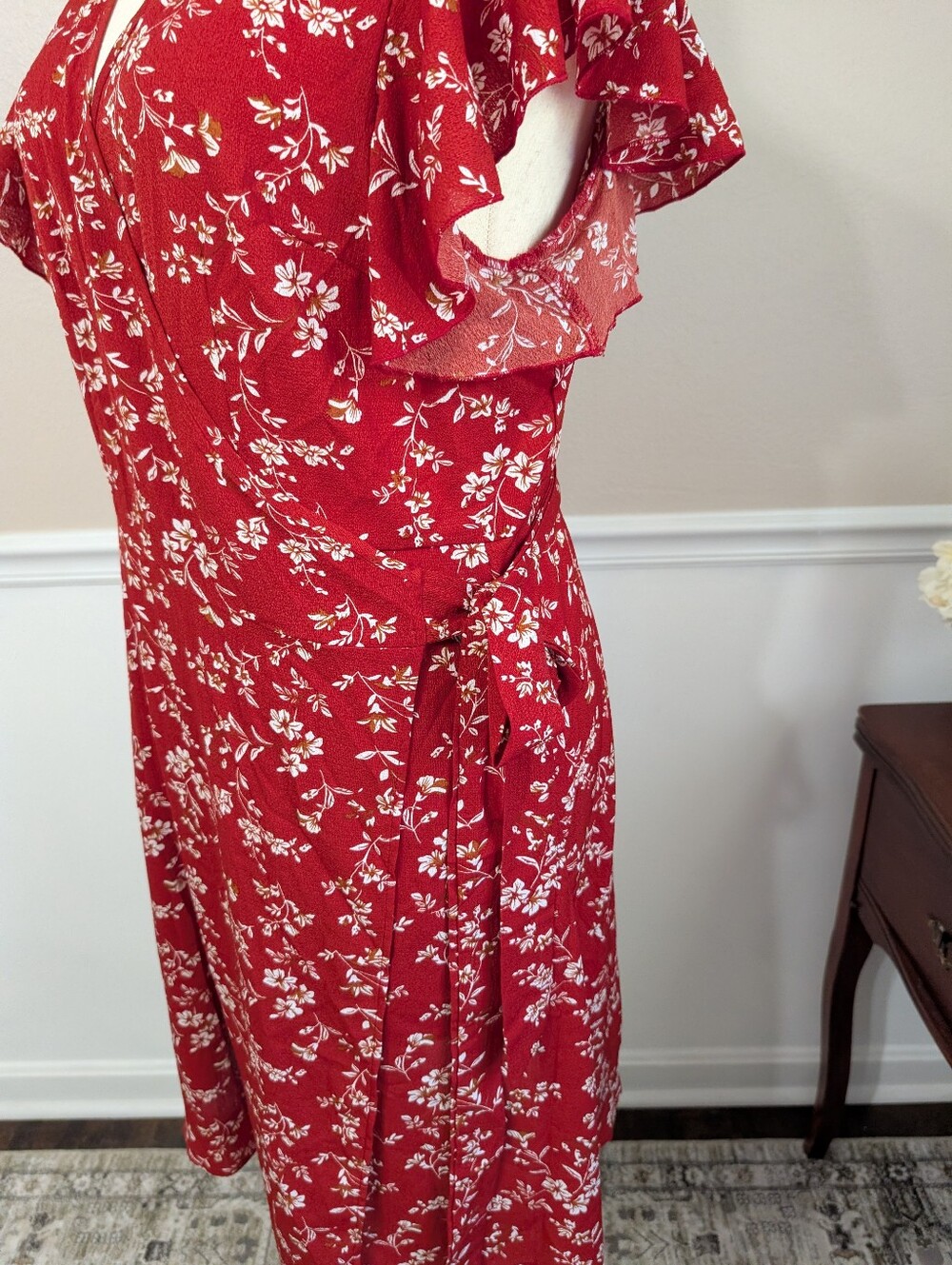 BloomChic Red Floral Wrap Dress, Size 18/20 - Picture 3 of 5